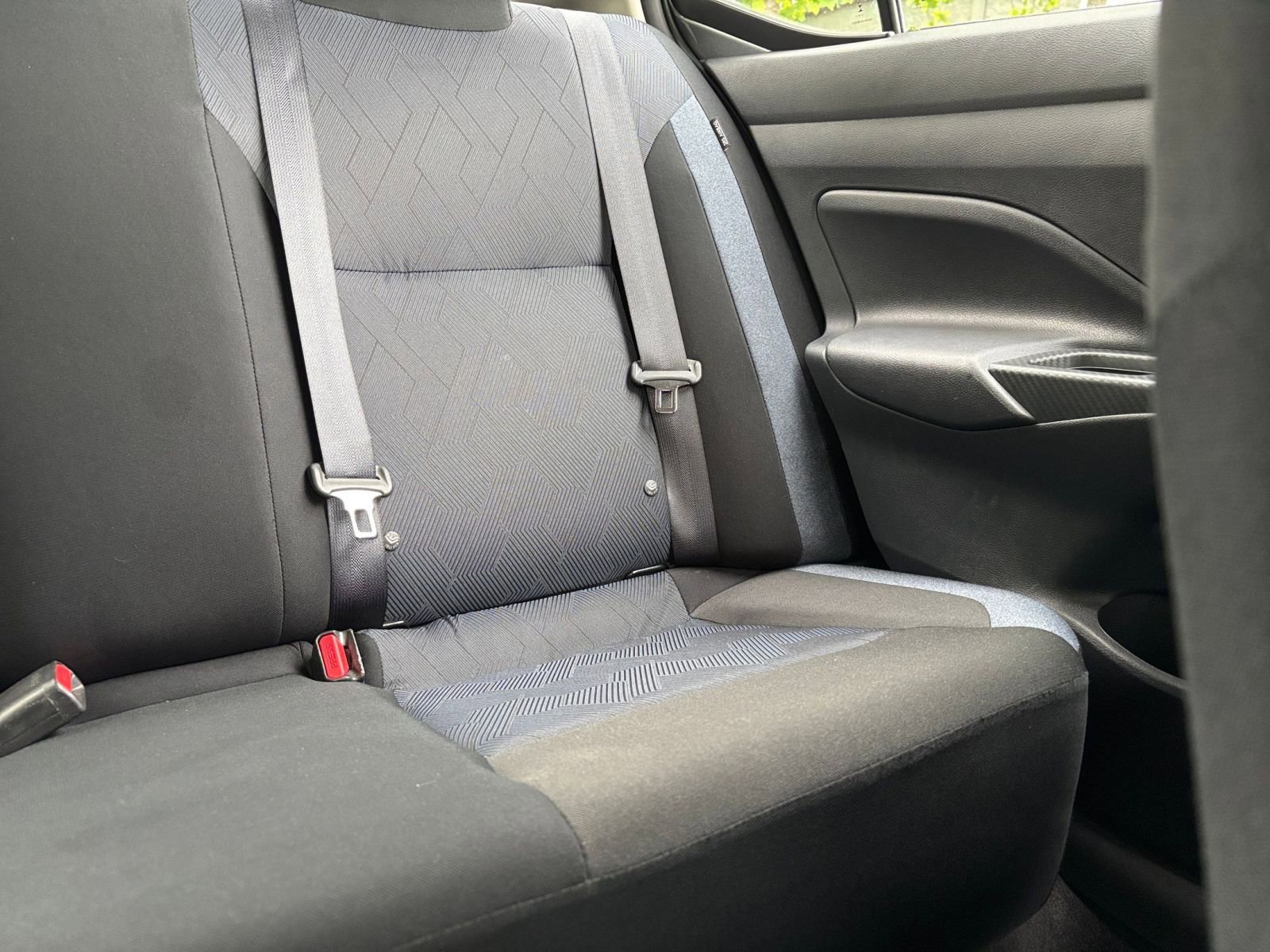 Used 2025 Nissan Versa SV FWD image 35