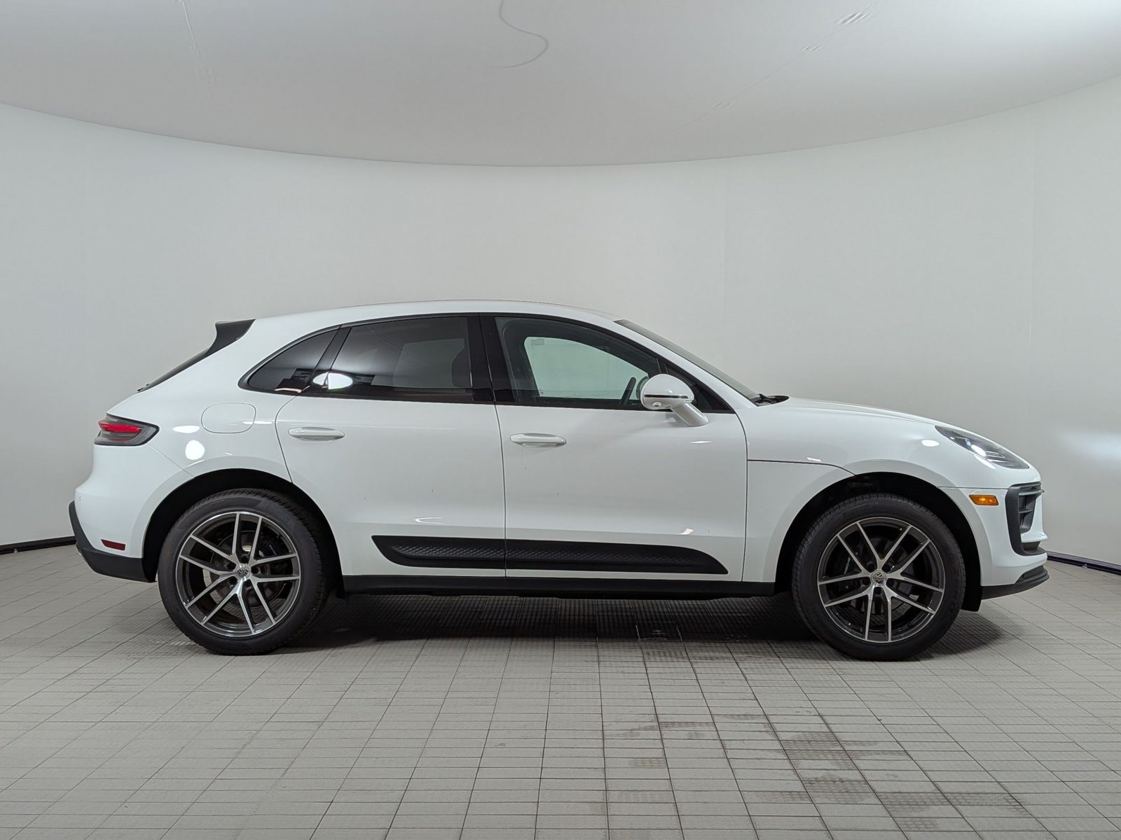 New 2025 Porsche Macan AWD/4WD image 8