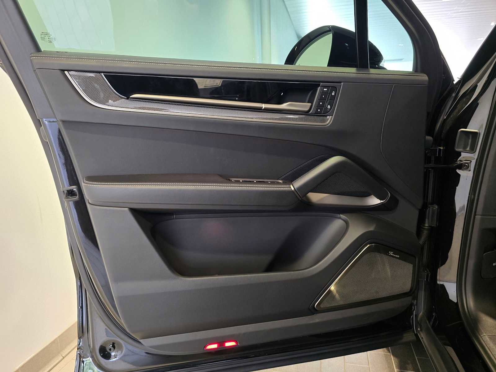 Used 2025 Porsche Cayenne Turbo image 22