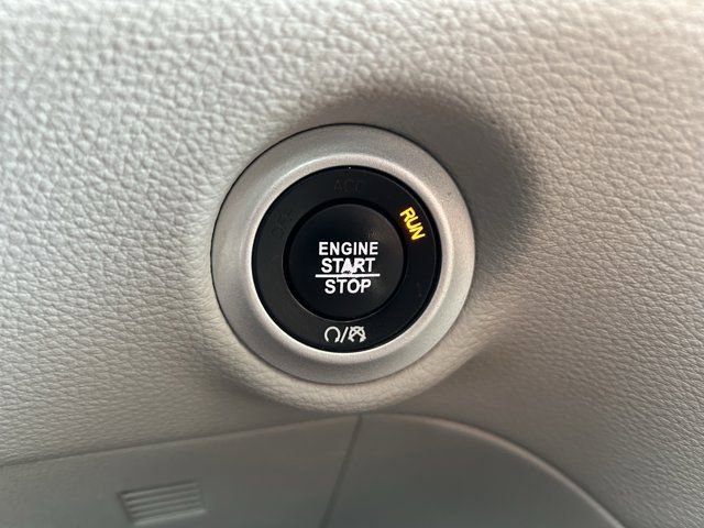 Used 2022 Chrysler Pacifica Limited w/ Uconnect Theater Family Group AWD/4WD image 16