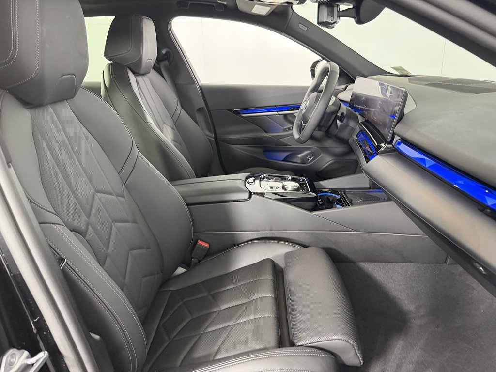 Used 2025 BMW i5 xDrive40 w/ Premium Package image 34