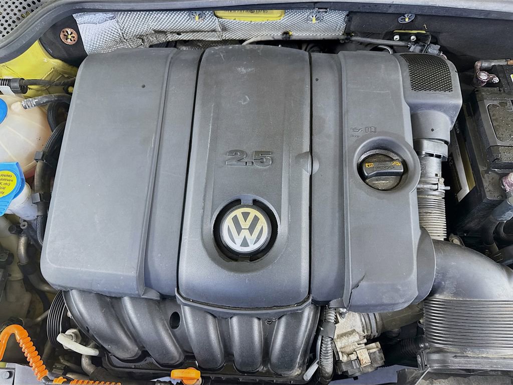 Used 2013 Volkswagen Beetle 2.5 FWD image 35