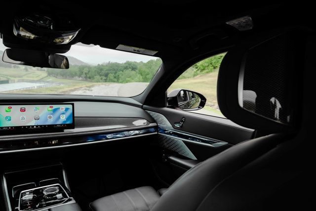 Used 2023 BMW 760i xDrive w/ Luxury Rear Seating Package AWD/4WD image 17