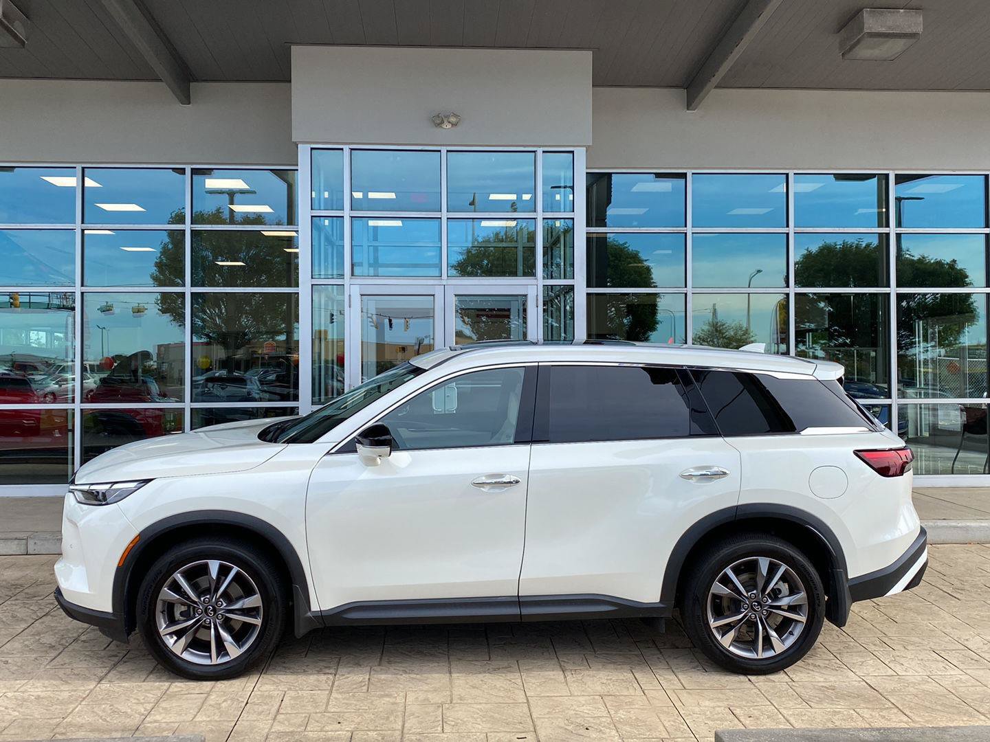 Used 2024 INFINITI QX60 Luxe AWD/4WD image 5
