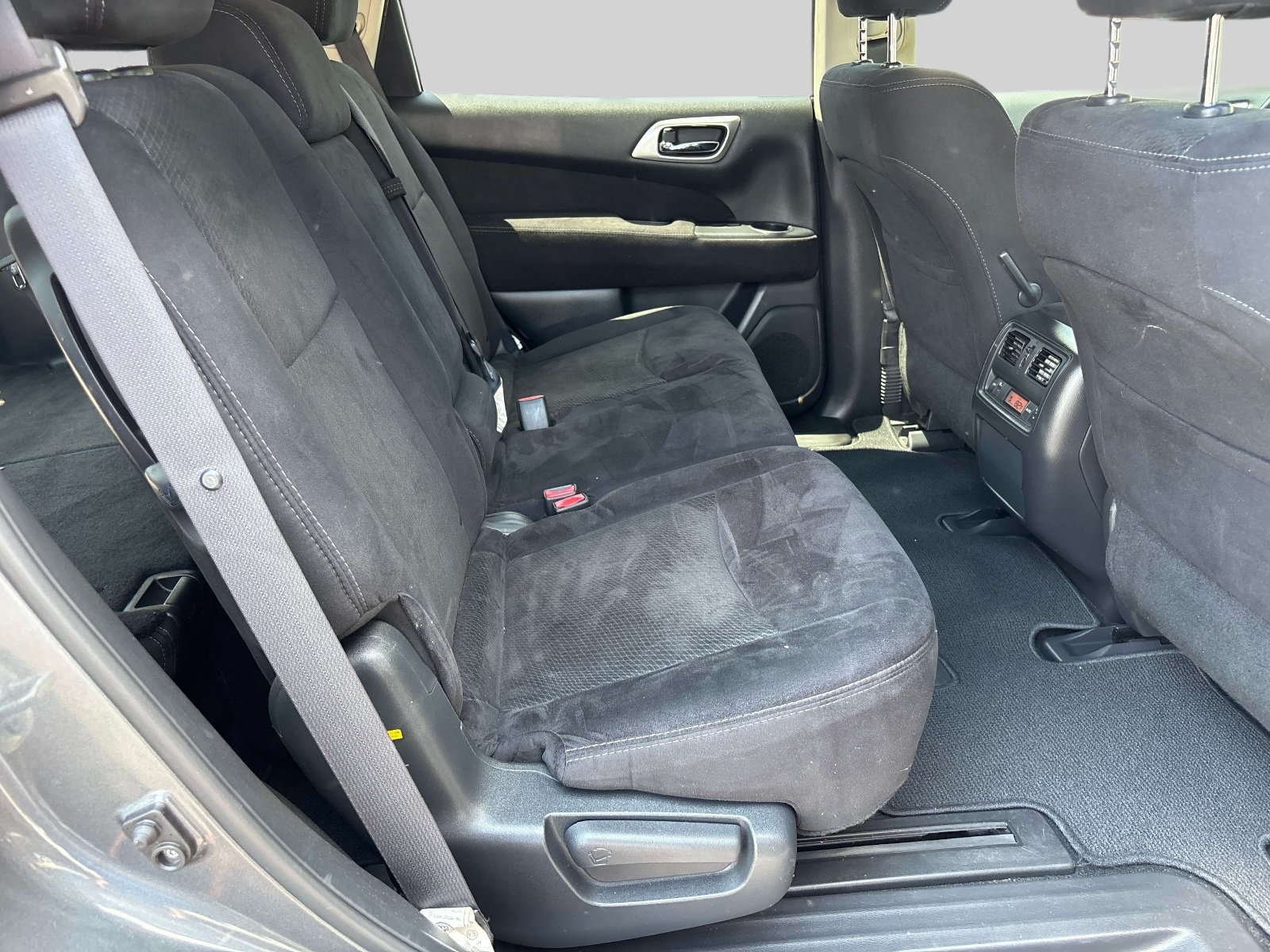 Used 2015 Nissan Pathfinder SV FWD image 12
