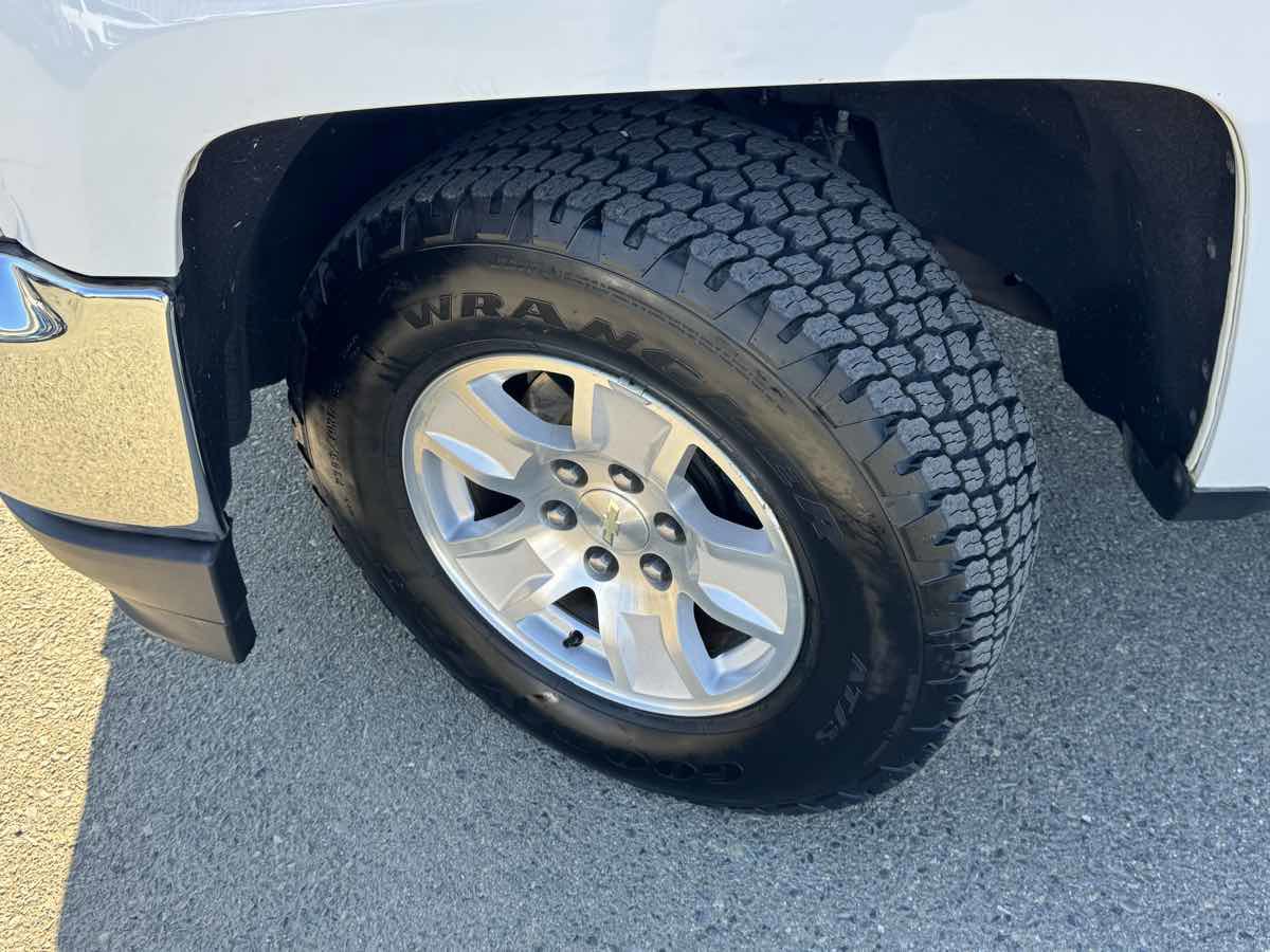 Used 2018 Chevrolet Silverado 1500 LT w/ All Star Edition image 29