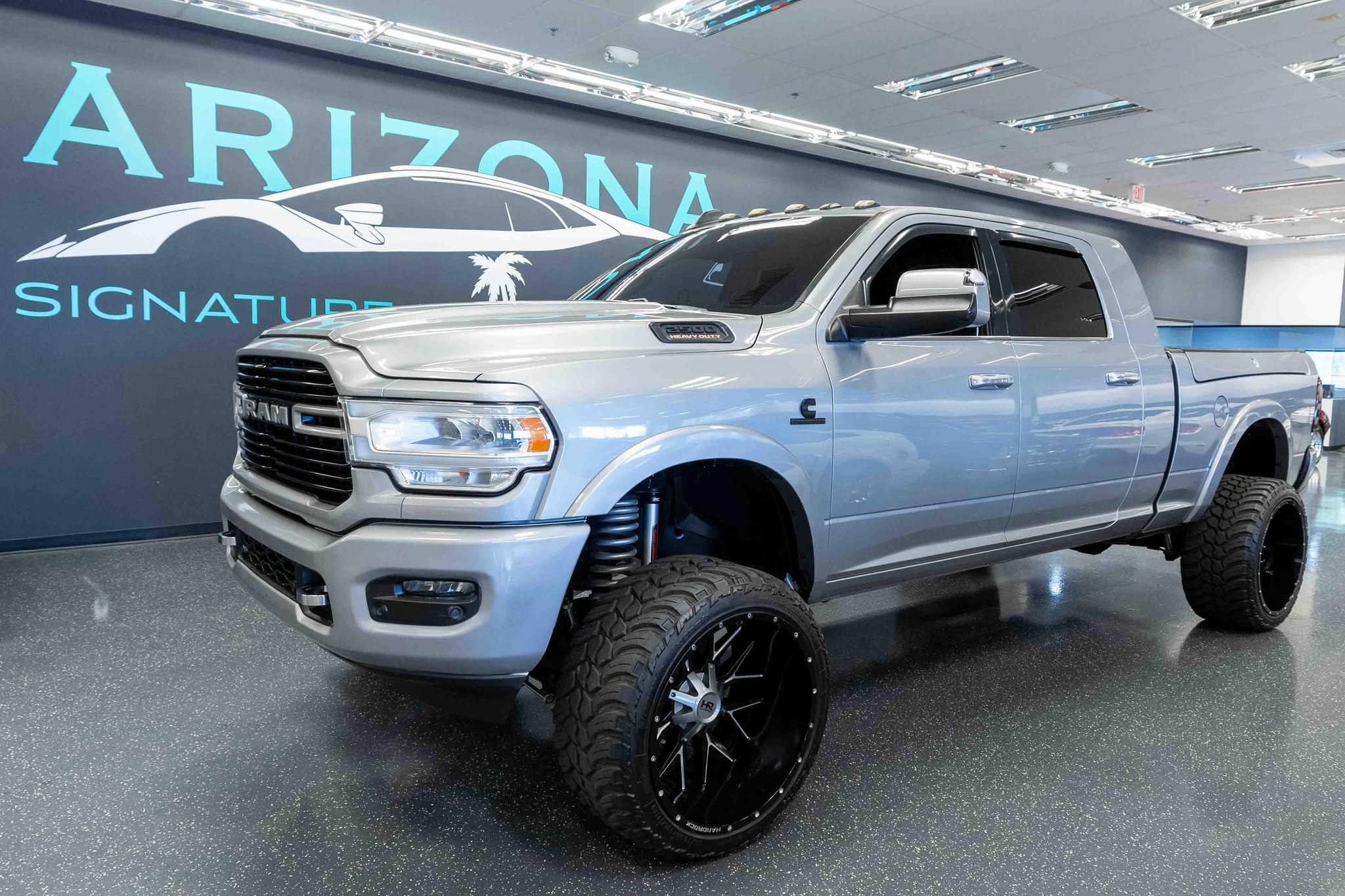 Used 2019 RAM 2500 Laramie AWD/4WD image 1
