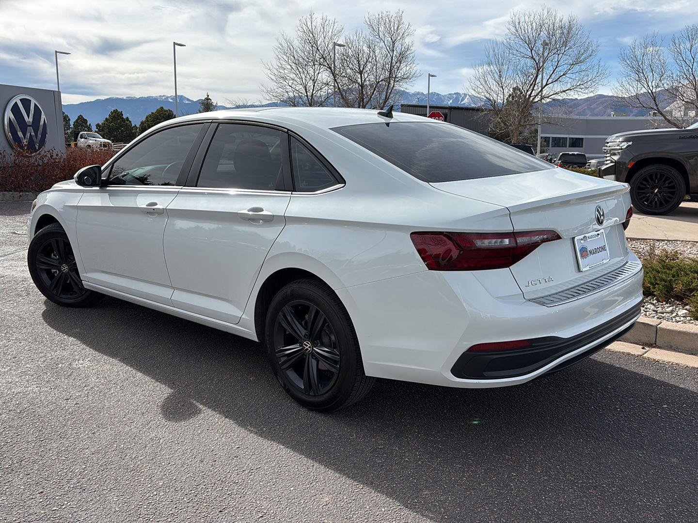 Used 2024 Volkswagen Jetta SE w/ Panoramic Sunroof Package image 4