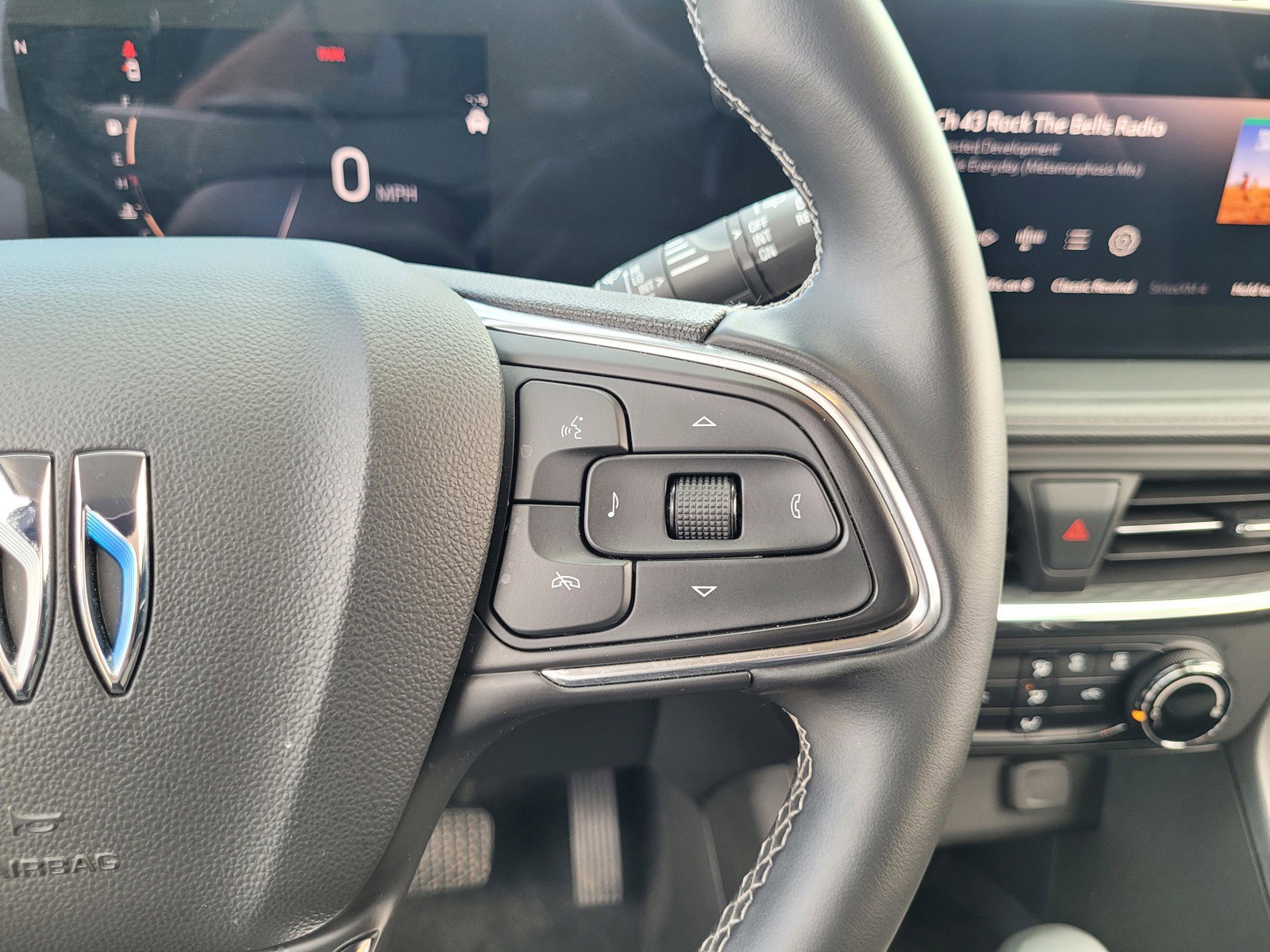 Used 2025 Buick Encore GX Preferred FWD image 23