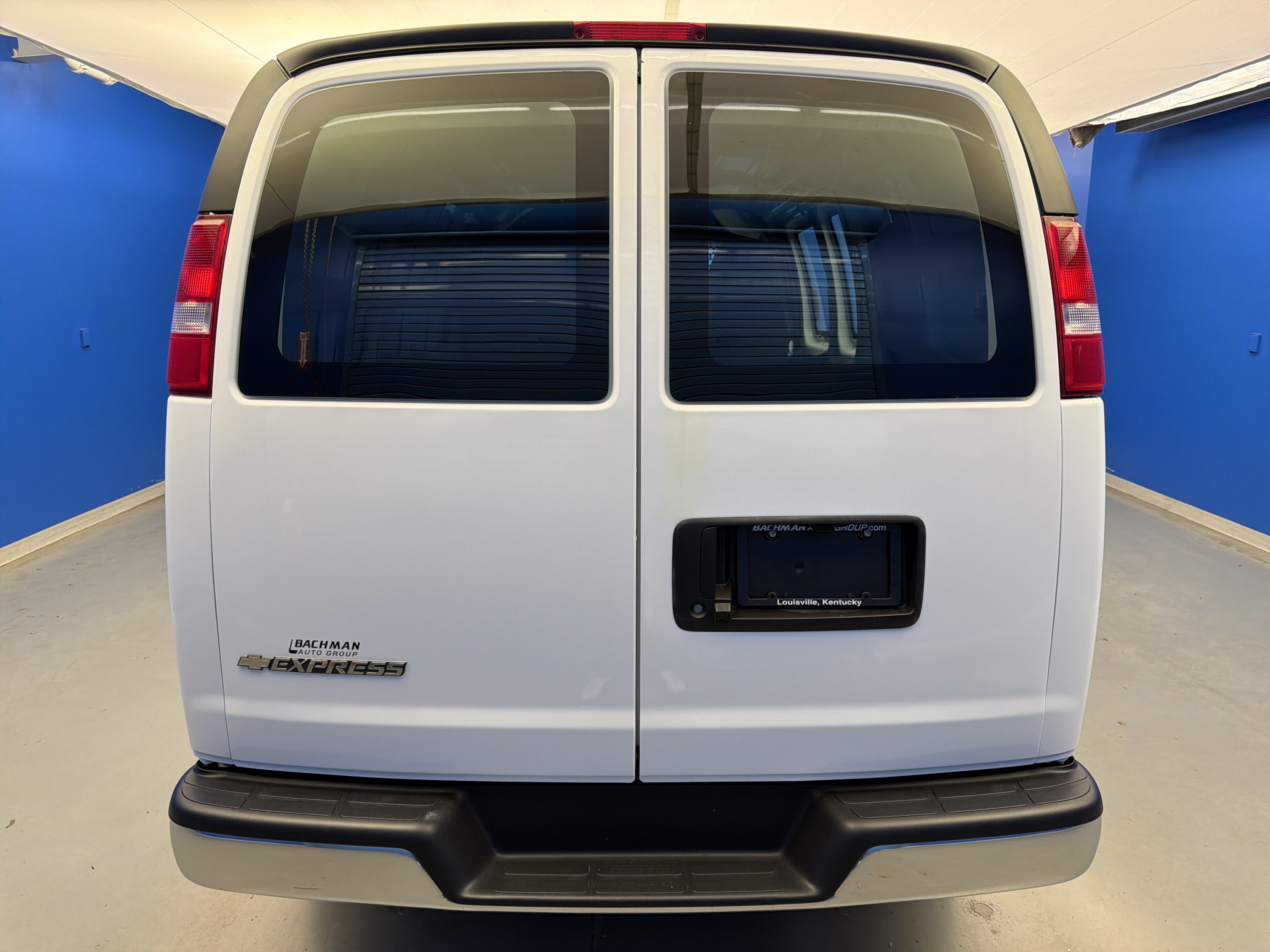 Used 2024 Chevrolet Express 2500 w/ Driver Convenience Package RWD image 6