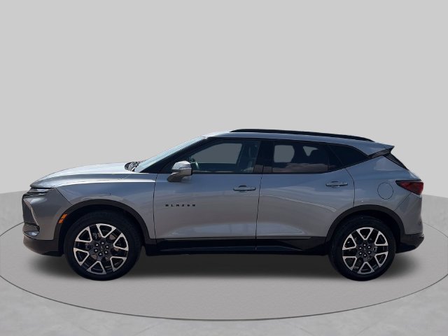 Used 2025 Chevrolet Blazer RS FWD image 3