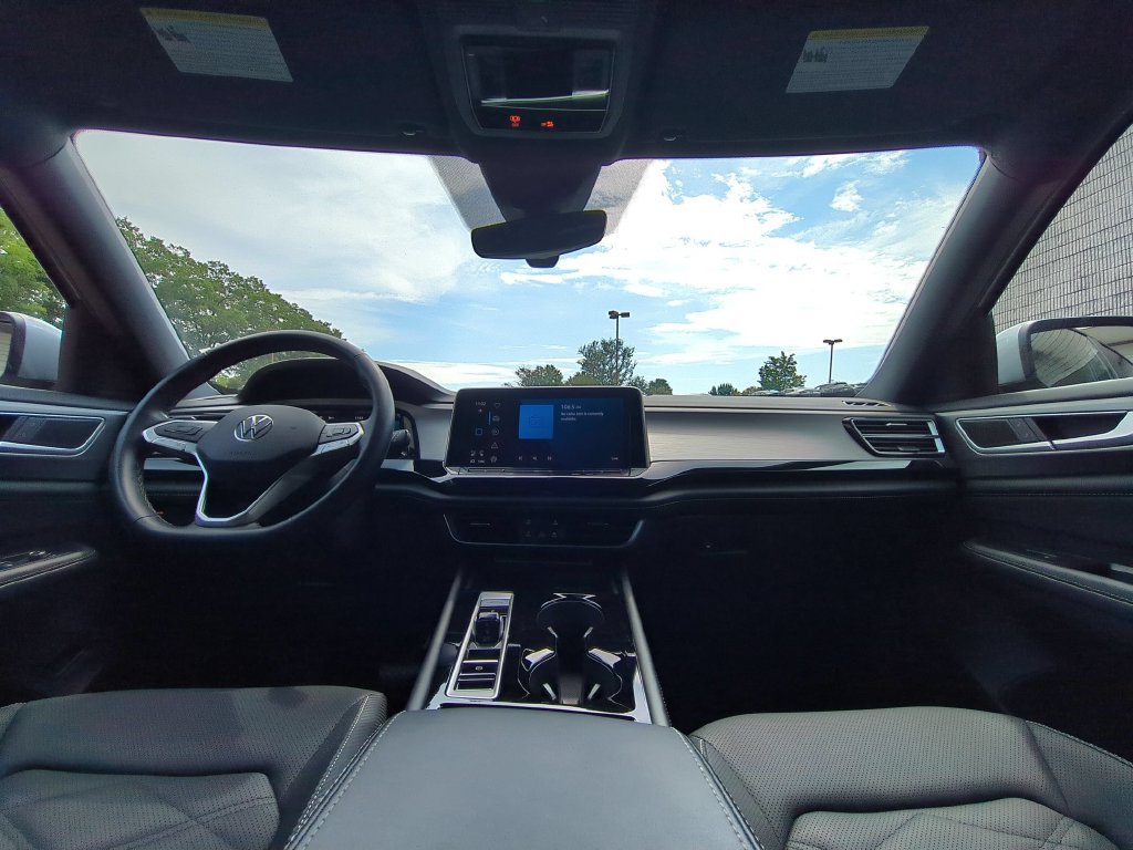 Used 2025 Volkswagen Atlas Cross Sport SE FWD image 25