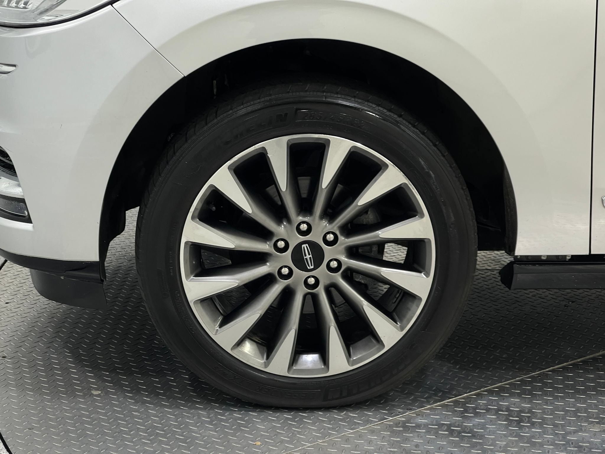 Used 2019 Lincoln Navigator Select AWD/4WD image 36