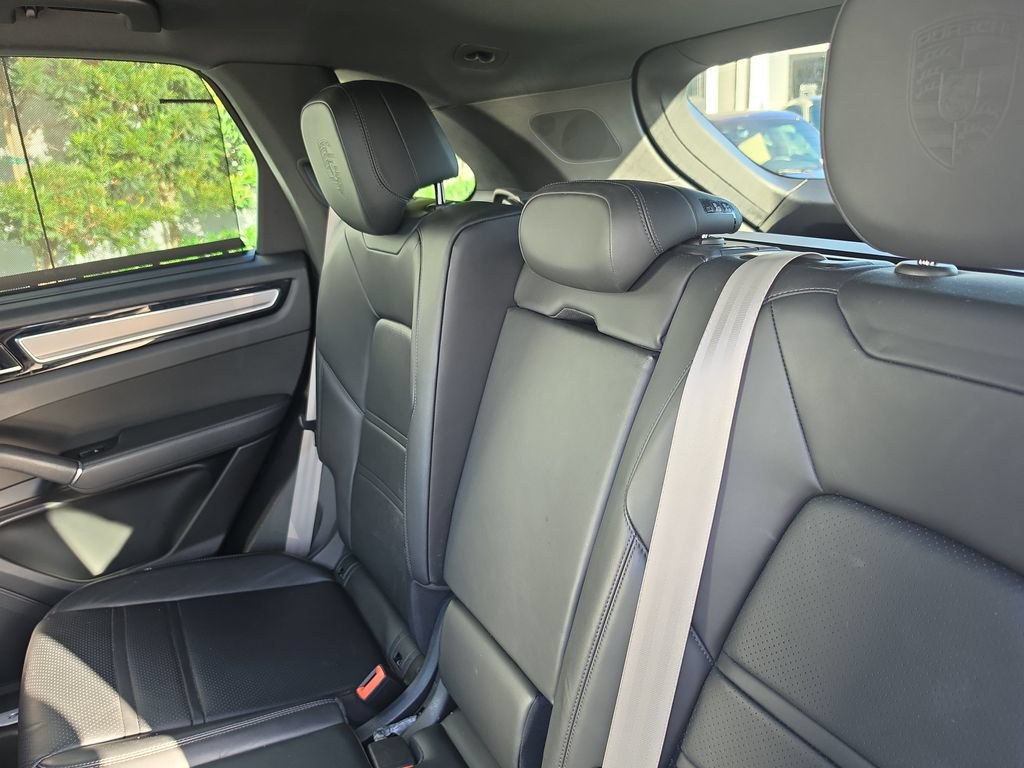Used 2022 Porsche Cayenne Platinum Edition AWD/4WD image 10