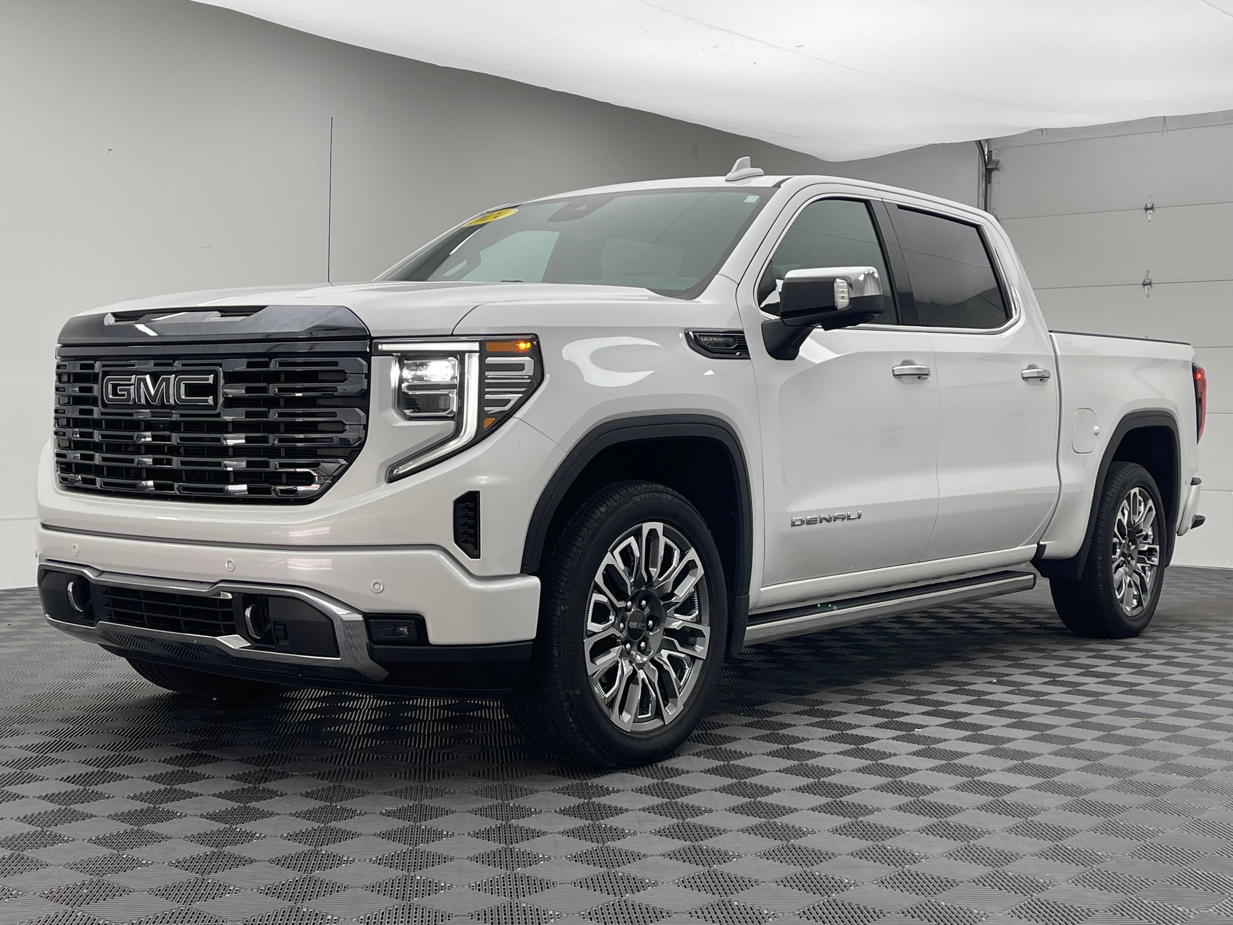 Used 2024 GMC Sierra 1500 Denali Ultimate AWD/4WD image 2