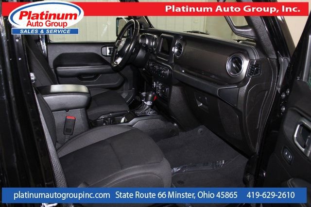 Used 2019 Jeep Wrangler Unlimited Sahara w/ Safety Group AWD/4WD image 36