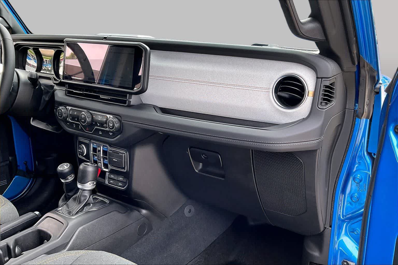 Used 2024 Jeep Wrangler Unlimited Sahara AWD/4WD image 18