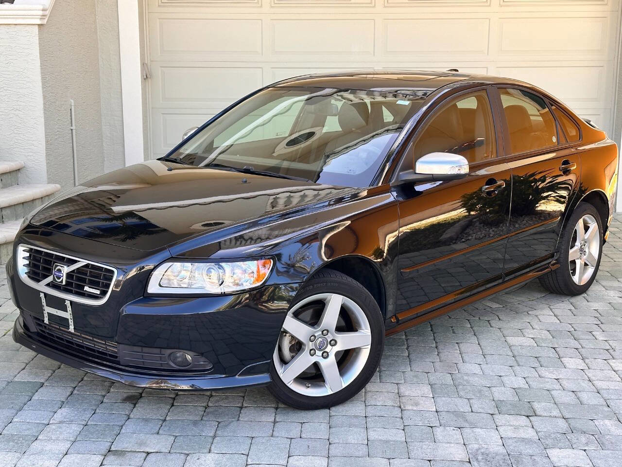 Used 2009 Volvo S40 T5 R-Design image 4