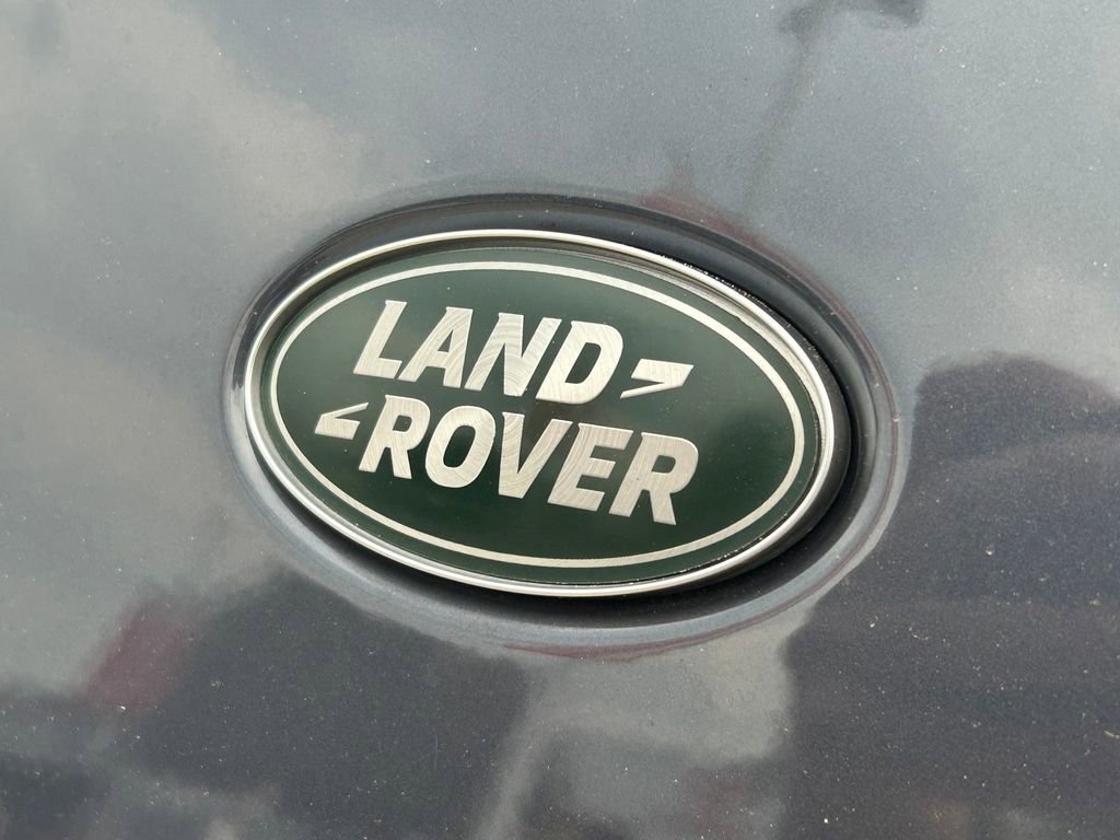 Used 2024 Land Rover Discovery Dynamic SE image 10