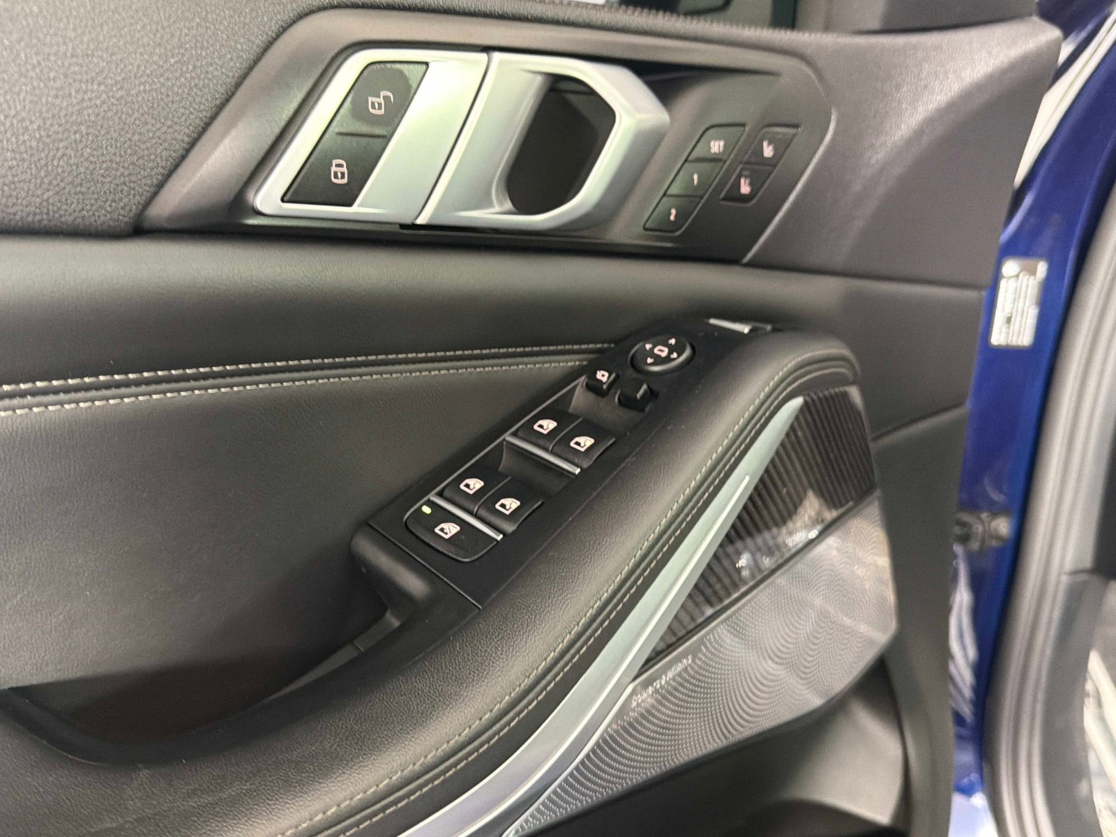 Used 2021 BMW X5 M50i w/ Executive Package image 36