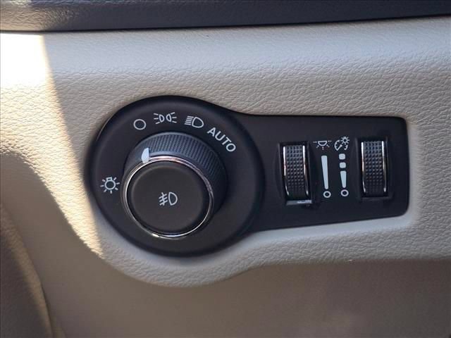 Used 2023 Chrysler Pacifica Touring-L FWD image 25
