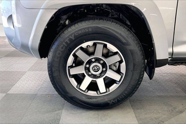 Used 2018 Toyota 4Runner TRD Off-Road w/ Convenience Package AWD/4WD image 8