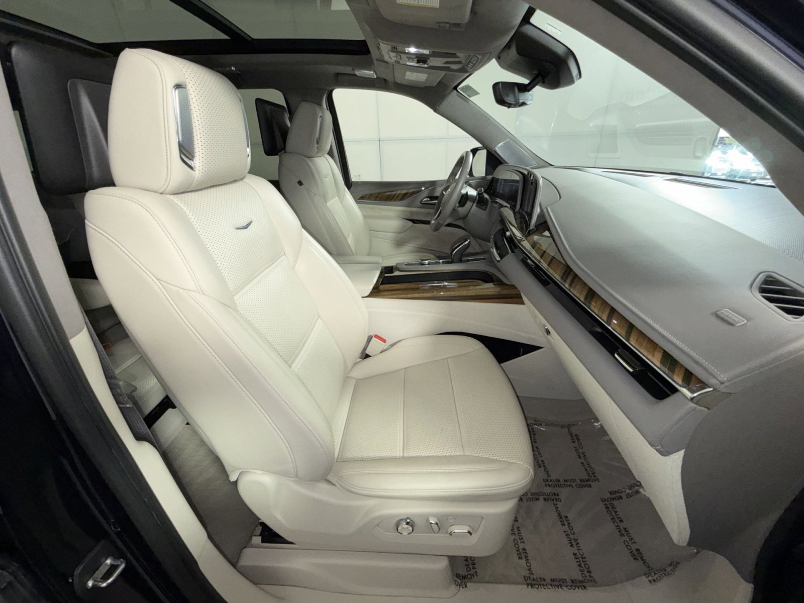 Used 2021 Cadillac Escalade Premium Luxury Platinum w/ Heavy-Duty Trailer Package image 28