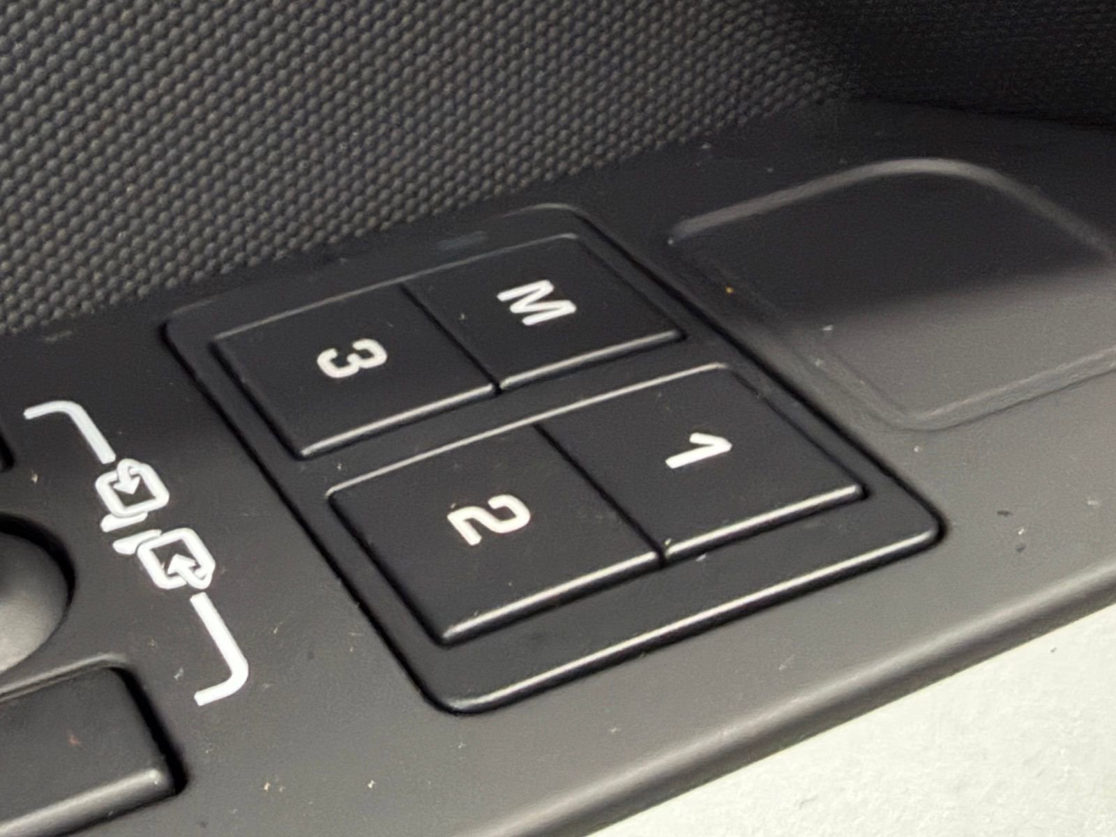 Used 2023 Land Rover Defender 110 SE AWD/4WD image 39