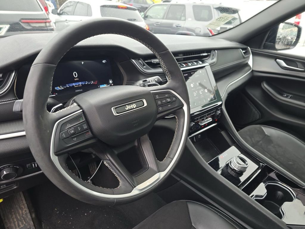 Used 2023 Jeep Grand Cherokee Altitude image 12