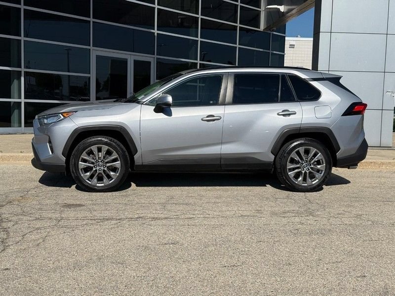 Used 2020 Toyota RAV4 XLE Premium AWD/4WD image 6