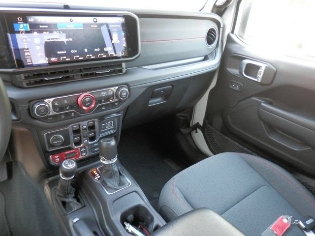 Used 2024 Jeep Gladiator Rubicon w/ Technology Group AWD/4WD image 24