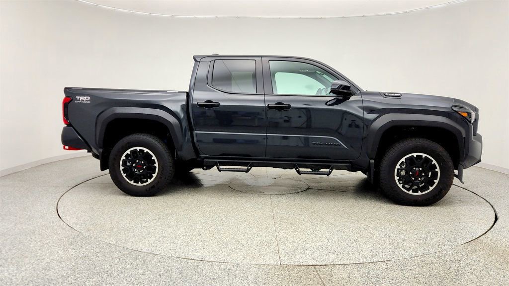 Used 2025 Toyota Tacoma TRD Off-Road AWD/4WD image 4