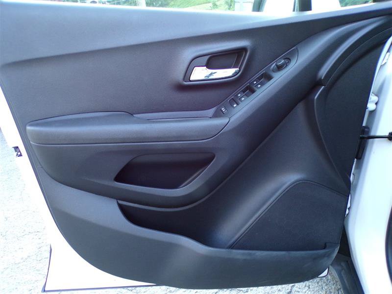 Used 2020 Chevrolet Trax LS w/ Fleet Convenience Package FWD image 13