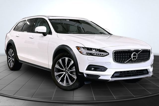 Certified 2025 Volvo V90 B6 Cross Country Plus AWD/4WD image 14