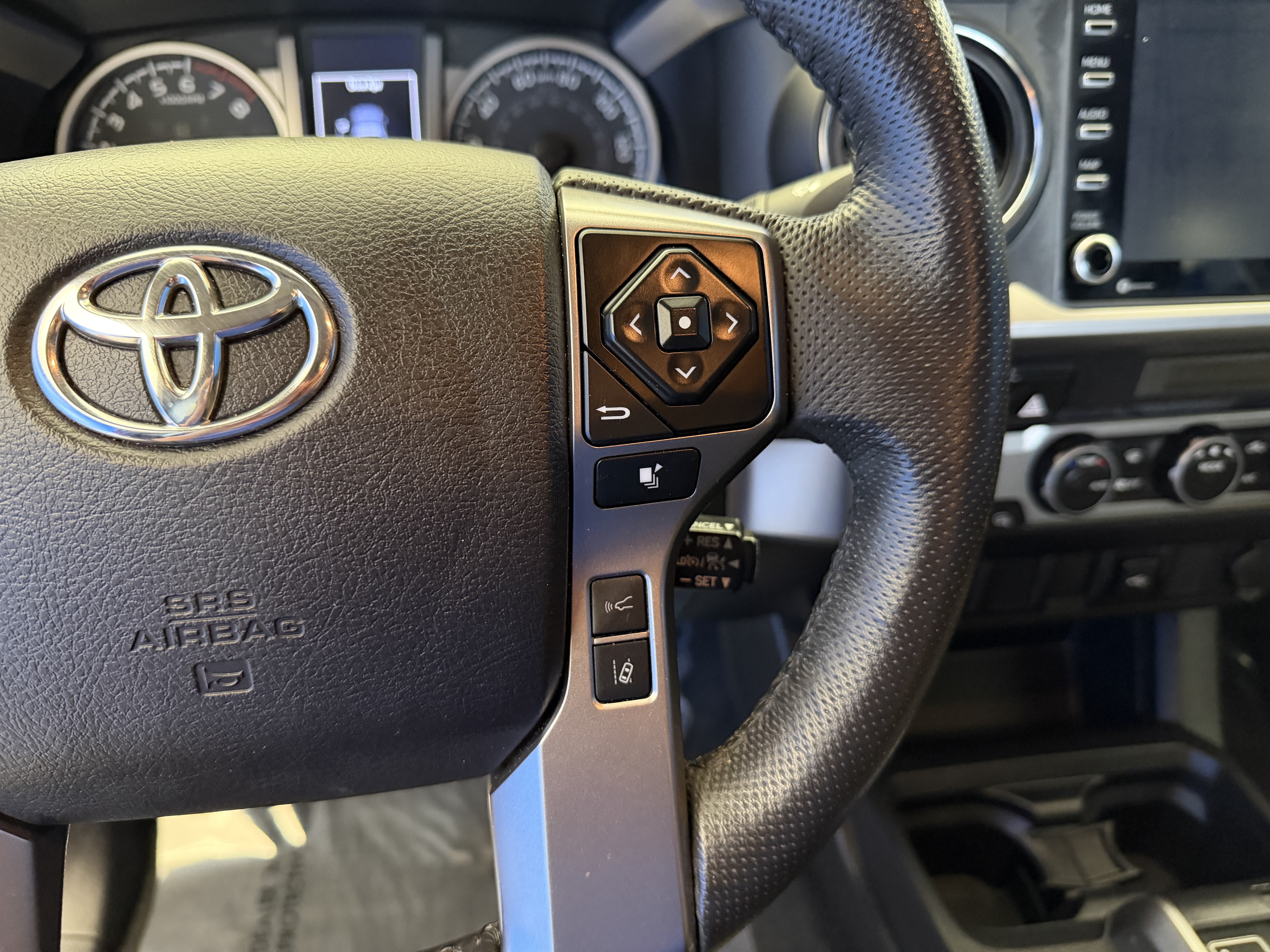 Used 2022 Toyota Tacoma SR5 AWD/4WD image 17