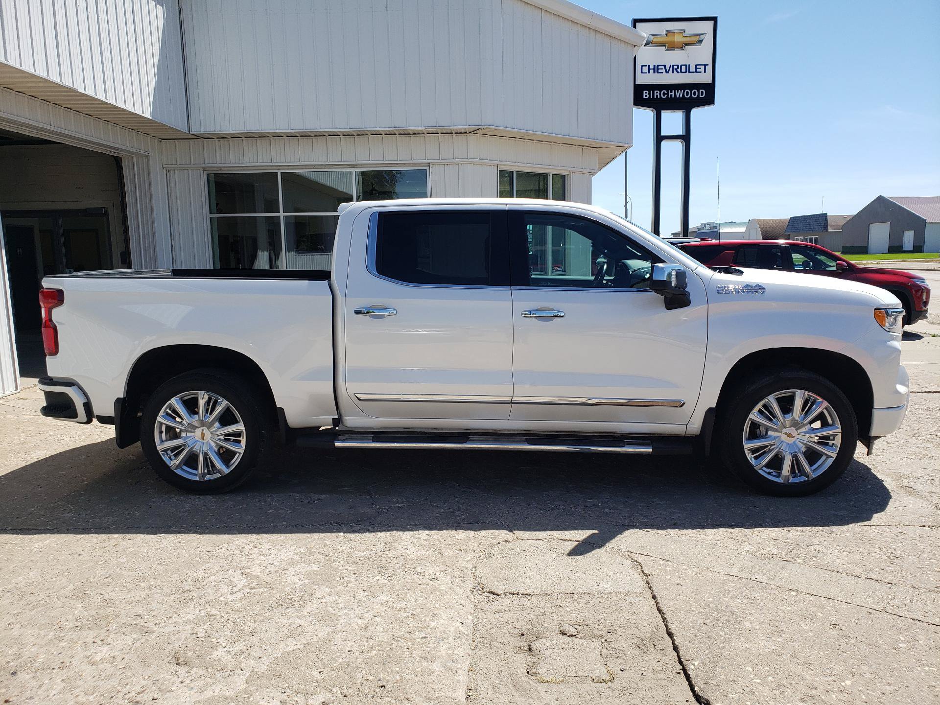 Used 2022 Chevrolet Silverado 1500 High Country w/ High Country Premium Package AWD/4WD image 6