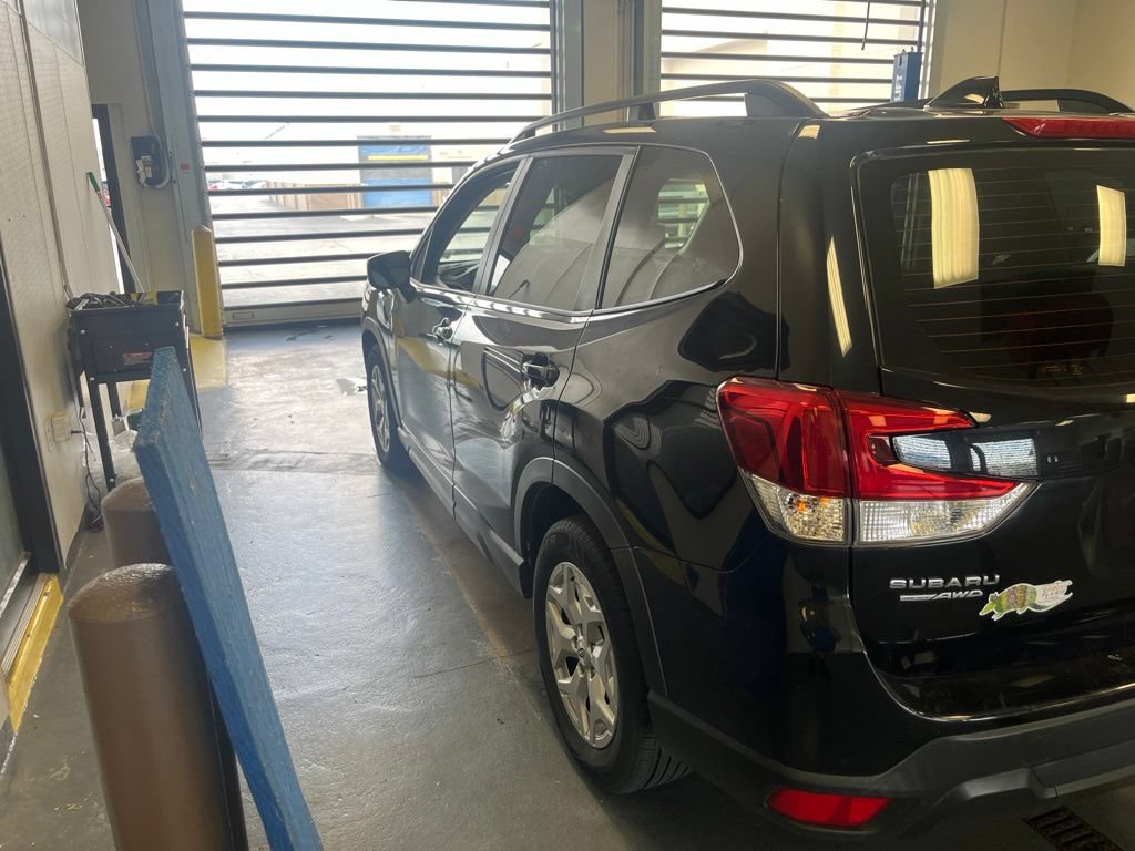 Used 2021 Subaru Forester AWD/4WD image 6