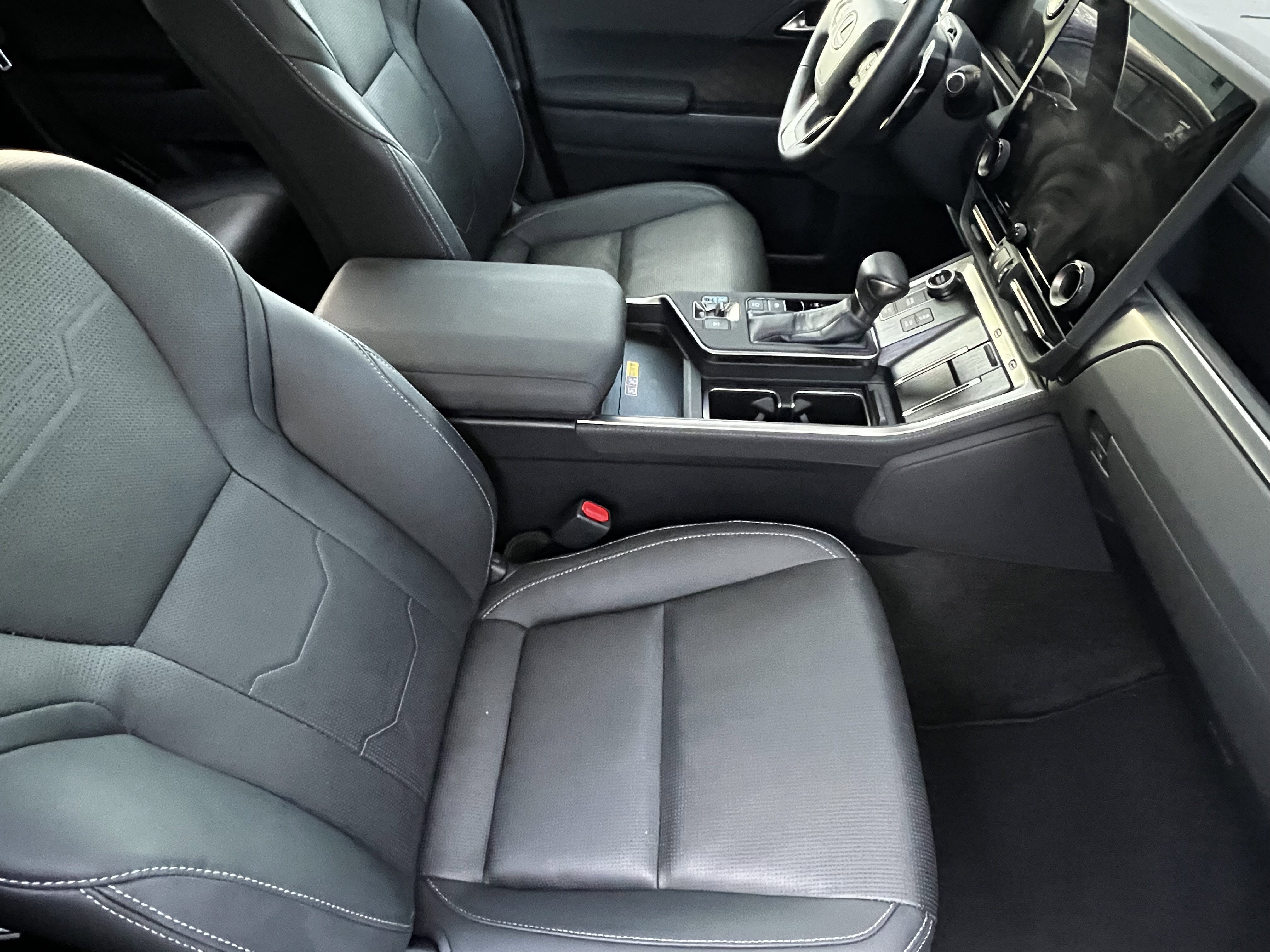 Certified 2024 Lexus GX 550 w/ Accessory Package (31) image 44