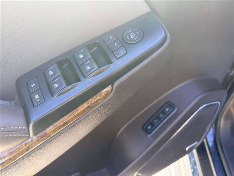 Used 2015 GMC Yukon Denali w/ Premium Package image 16