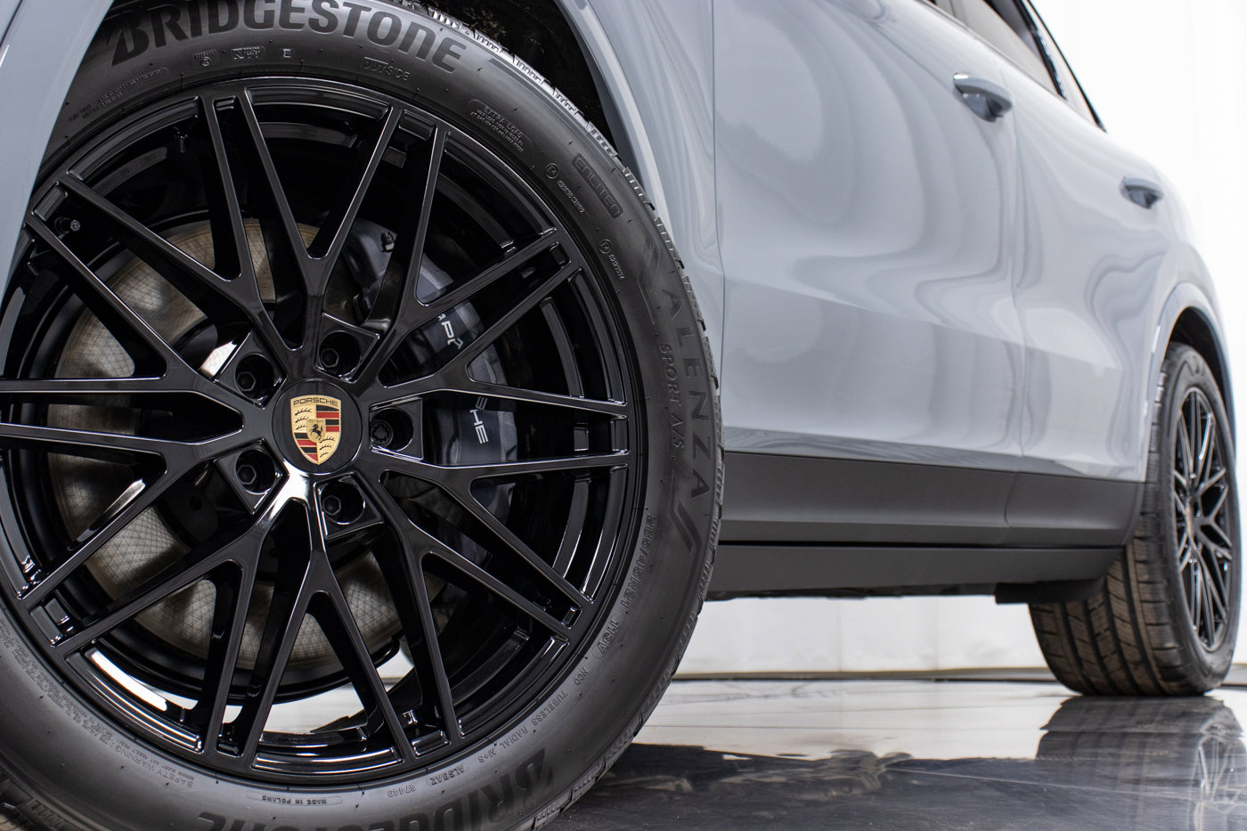 New 2025 Porsche Cayenne image 28