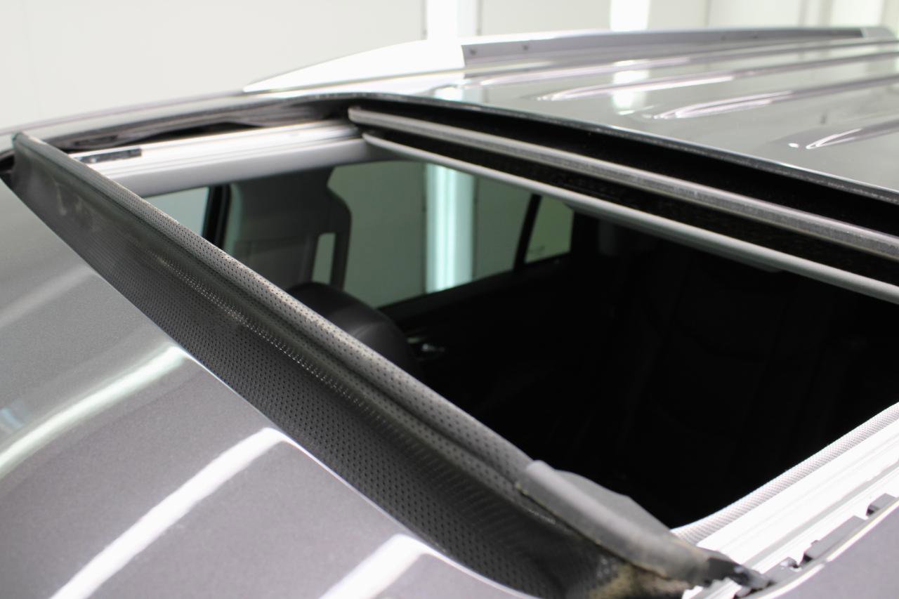 Used 2018 Cadillac Escalade Premium Luxury image 26