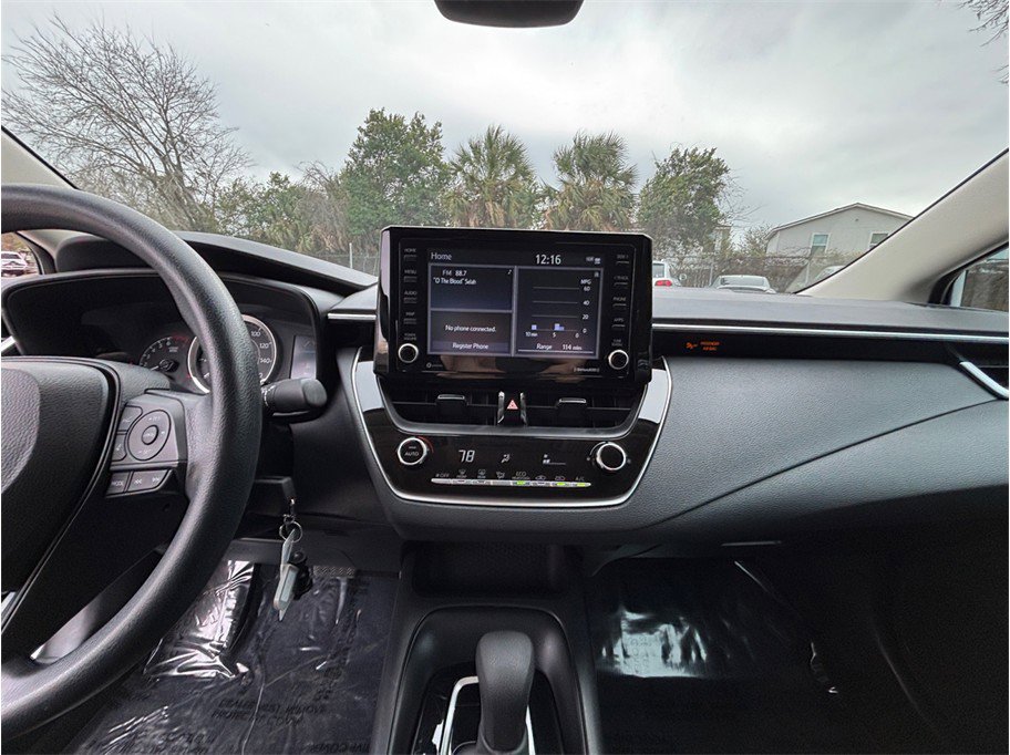 Used 2022 Toyota Corolla LE image 11