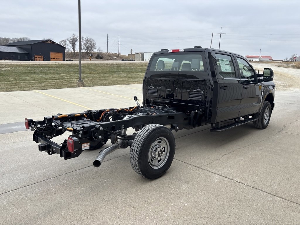 New 2026 Ford F250 XL w/ XL Chrome Package image 4