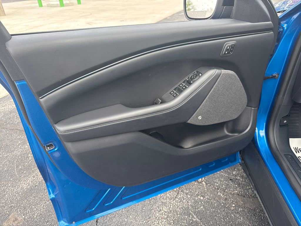 Used 2025 Ford Mustang Mach-E Premium AWD/4WD image 27