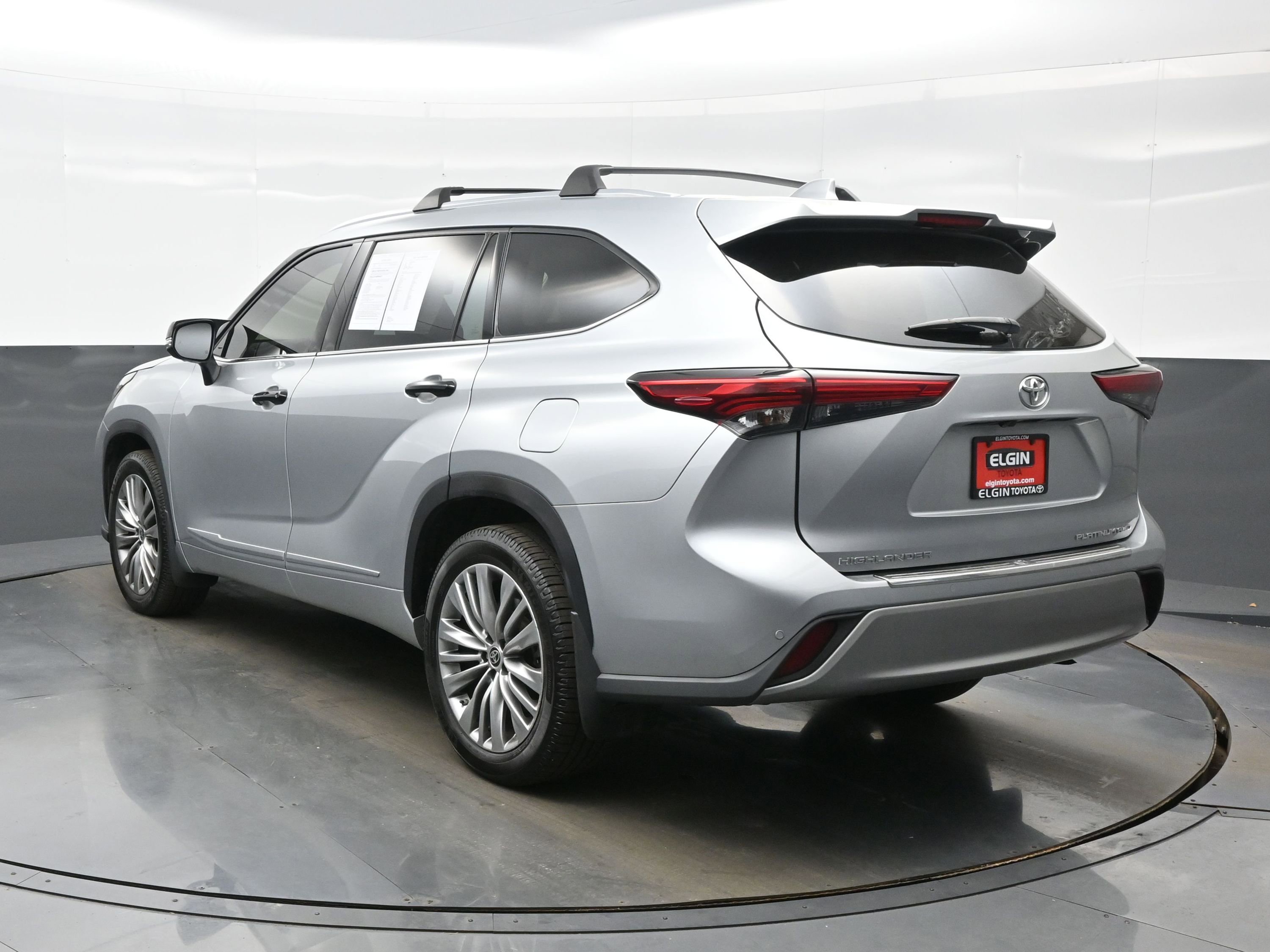 Used 2021 Toyota Highlander Platinum AWD/4WD image 4