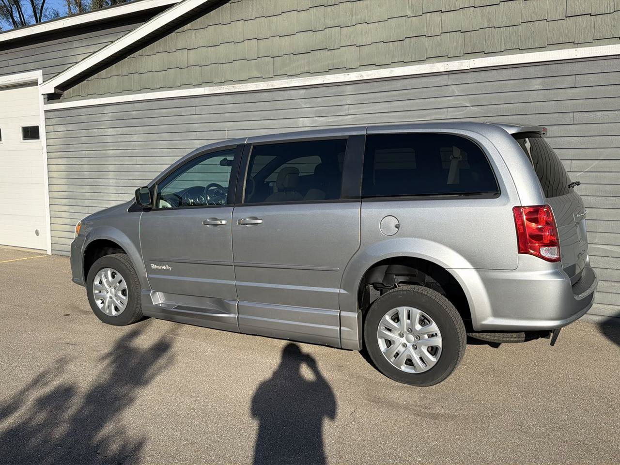 Used 2016 Dodge Grand Caravan SE w/ Quick Order Package 29E SE FWD image 25