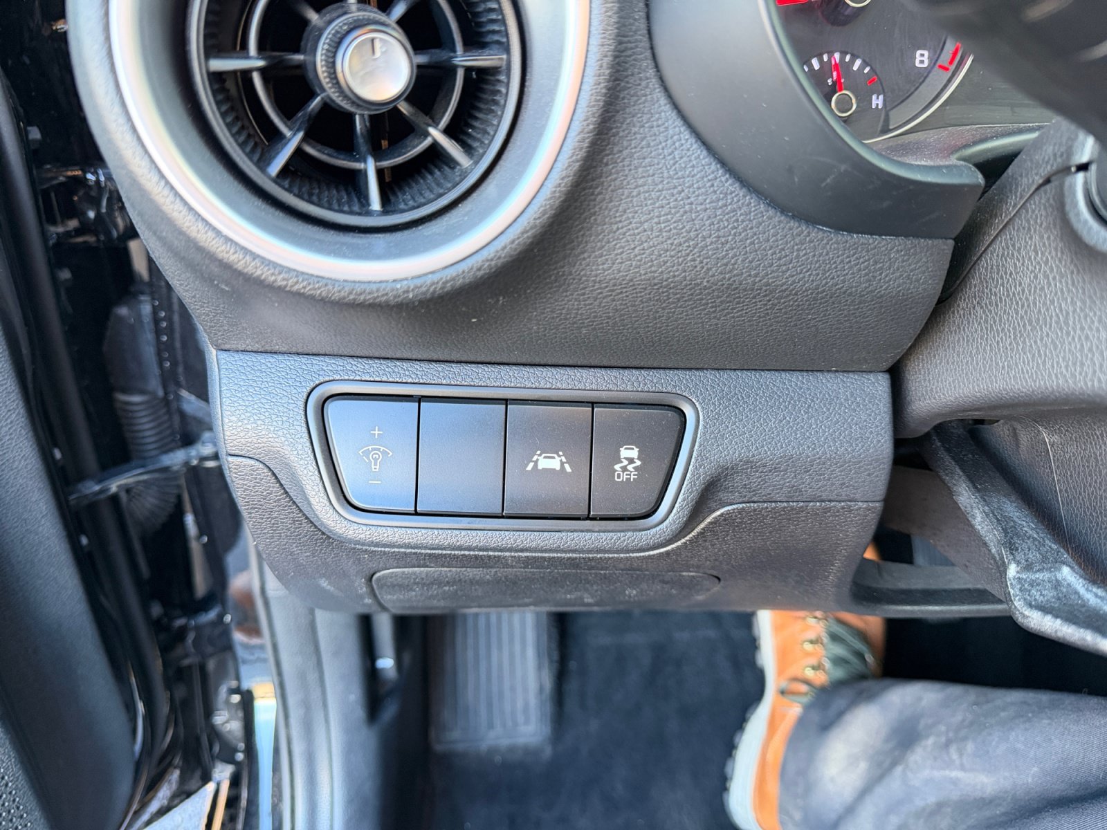 Used 2019 Kia Forte LXS FWD image 26