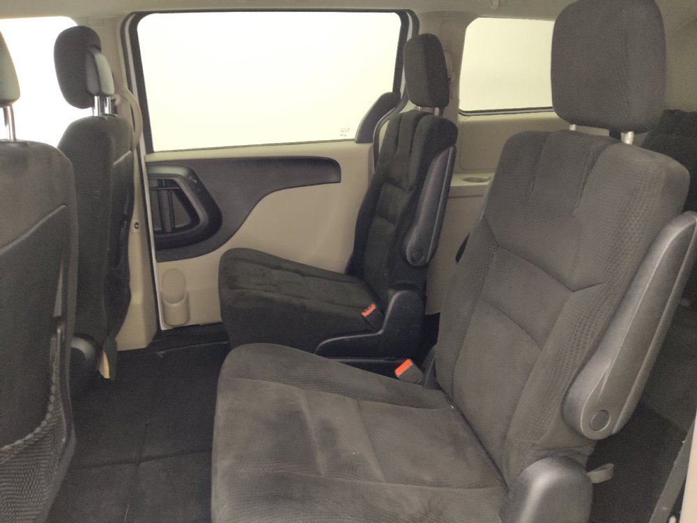 Used 2016 Dodge Grand Caravan SXT FWD image 18