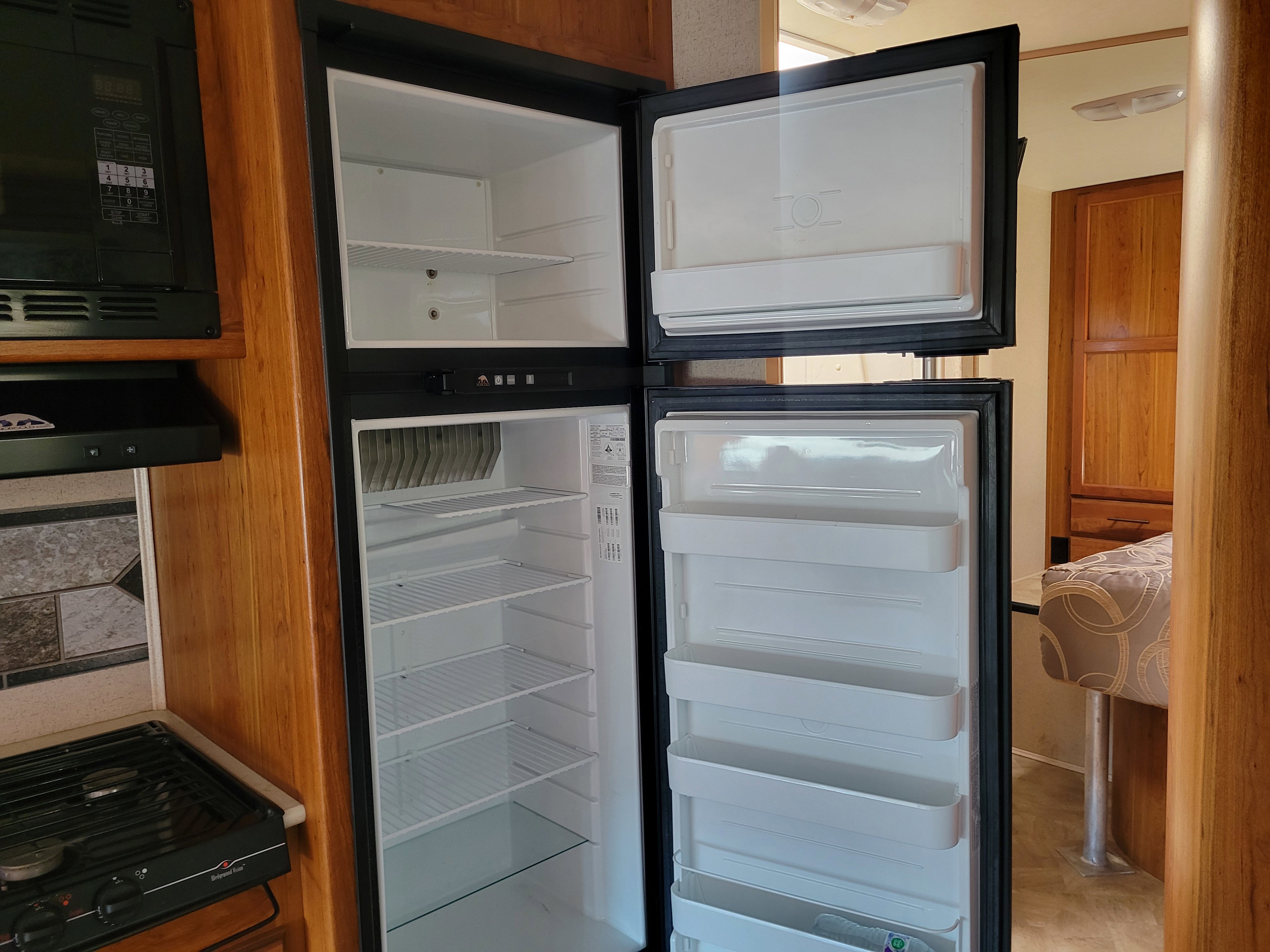 Used 2016 Ford E-450 and Econoline 450 Super Duty w/ Motorhome Prep Package RWD image 25