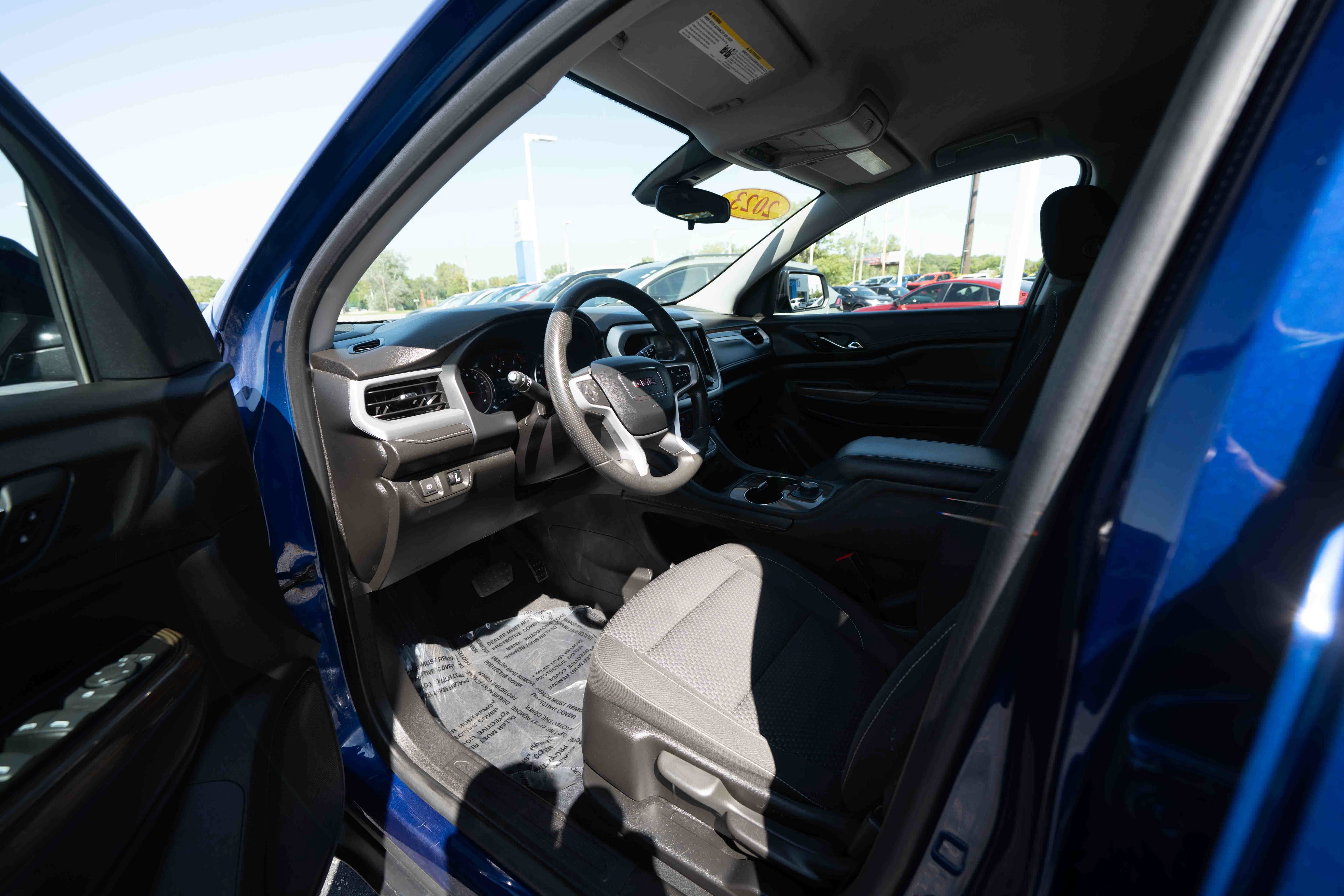 Used 2023 GMC Acadia SLE w/ Elevation Edition FWD image 8